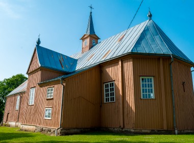 Tryškių bažnyčia ir varpinė