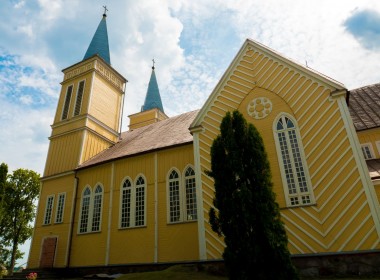 Žarėnų bažnyčia ir varpinė